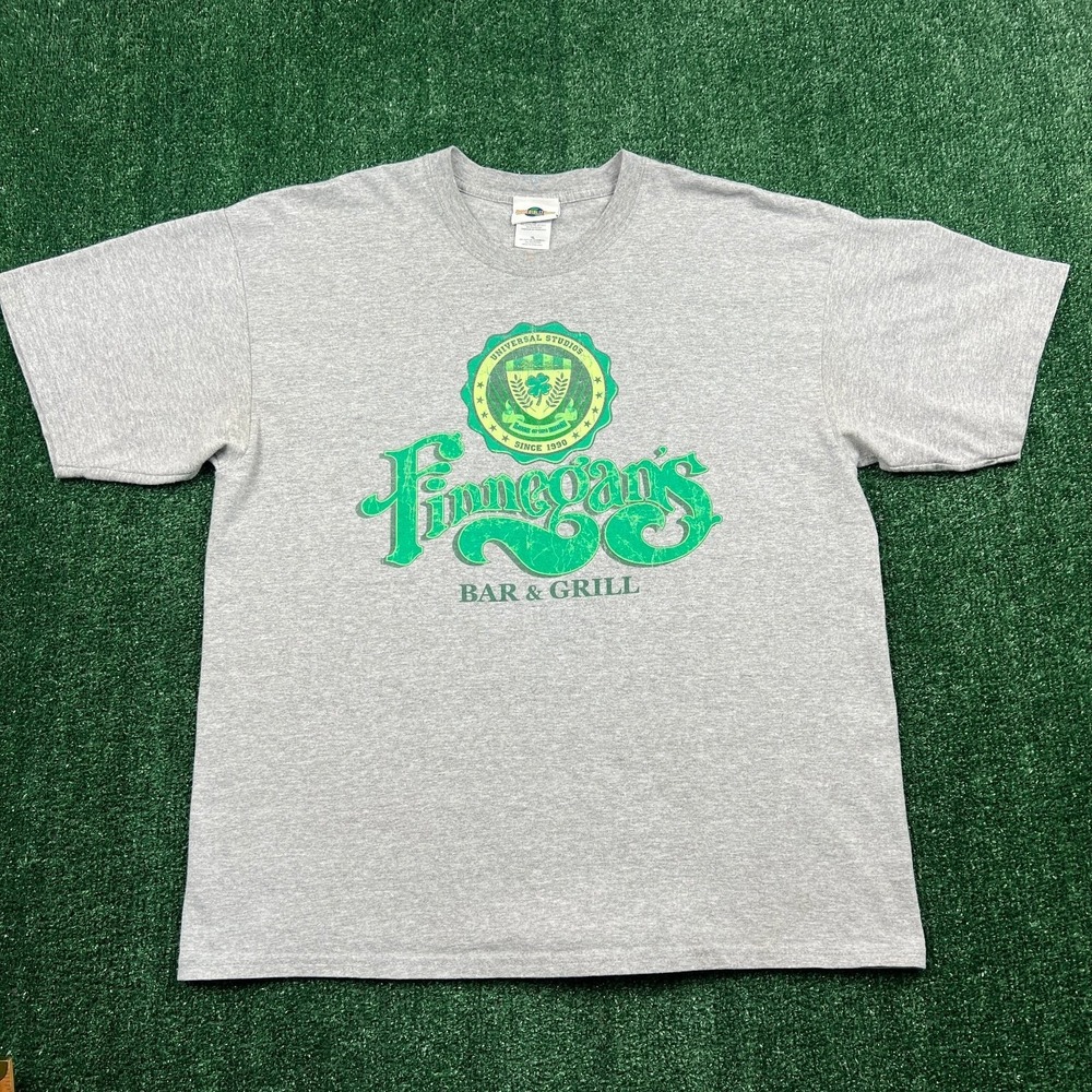 VTG Universal Studios T-Shirt Men's XL Gray Finnegan's Bar & Grill Cotton Blend - Picture 3 of 9